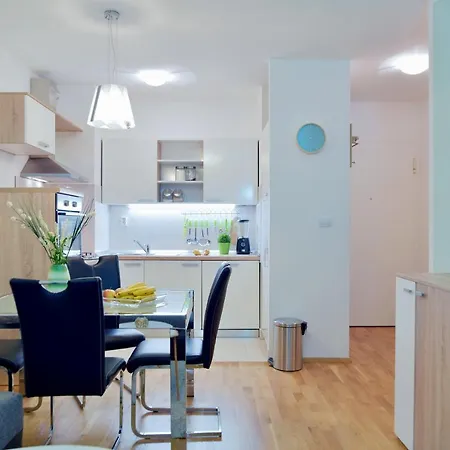 Apartment Green